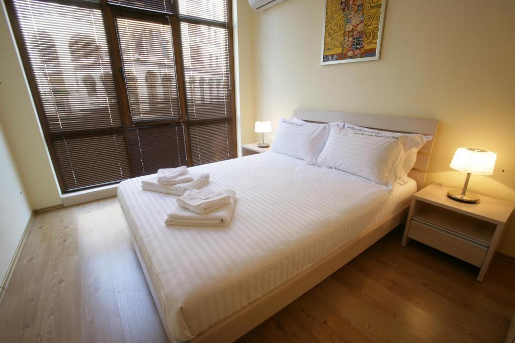 بالشيك Lighthouse Apartments And Villas الغرفة الصورة