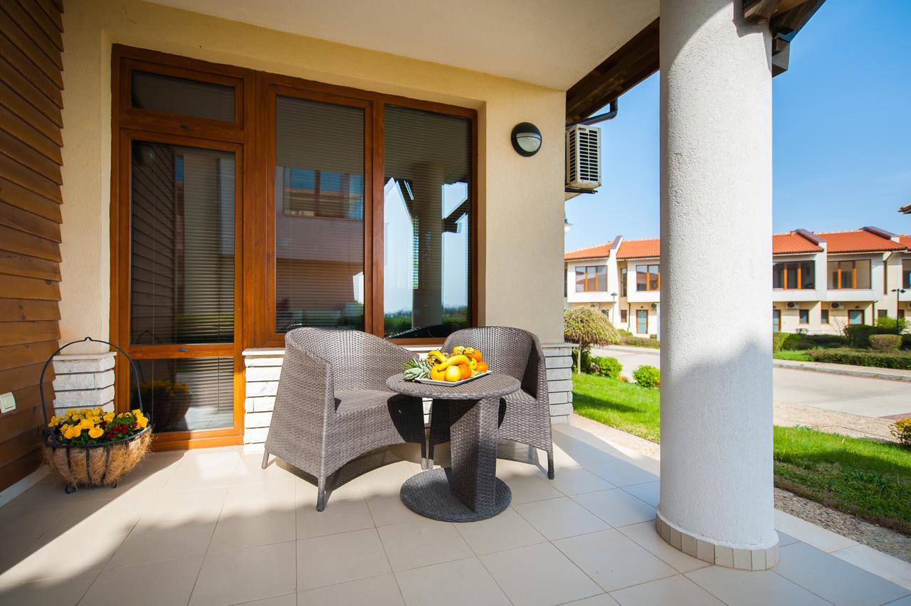 بالشيك Lighthouse Apartments And Villas المظهر الخارجي الصورة